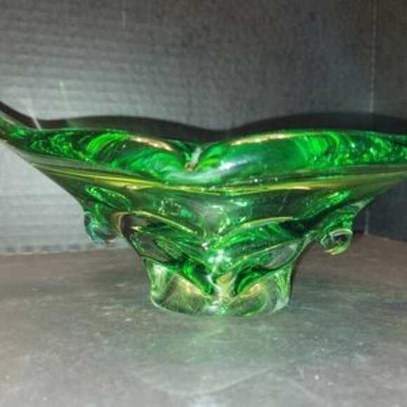 Gorgeous green art glass Bowl Table centre piece - Picture 4 of 5